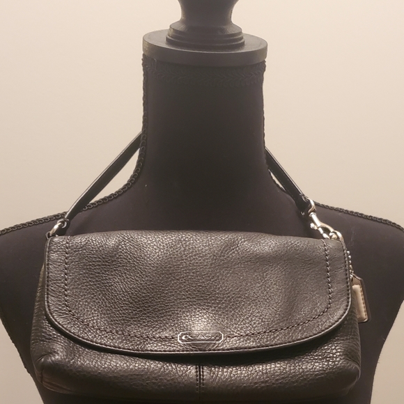 Coach Wristlet Black Pebble Leather - Picture 2 of 5